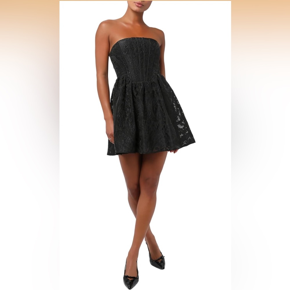 🎇Lulu's Black Strapless Lace Mini Dress